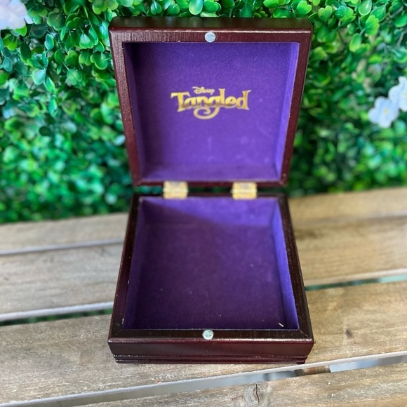 Disney Princess Rapunzel Tangled Mosaic Cherry Wood Jewelry Keepsake Box - Picture 5 of 11